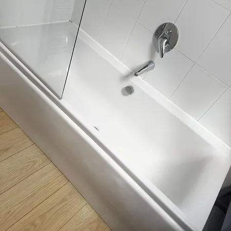 Dream Weaver 2 Bedroomed On The Bay, With On-site Gym And Swimming Pool *