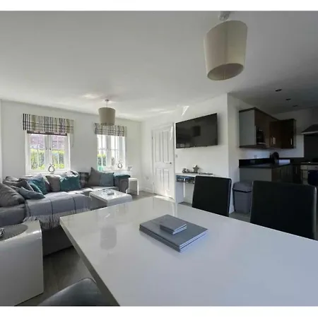 Dream Weaver 2 Bedroomed On The Bay, With On-site Gym And Swimming Pool Holiday home