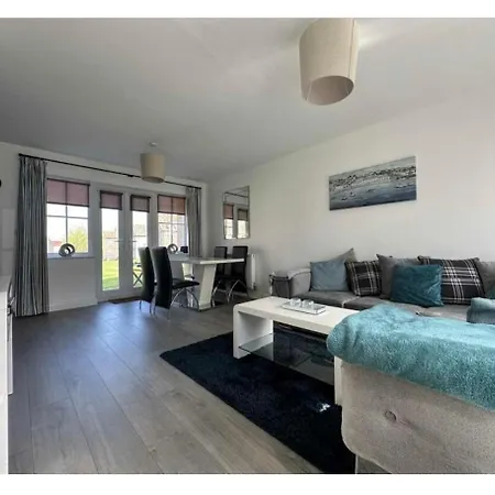Dream Weaver 2 Bedroomed On The Bay, With On-site Gym And Swimming Pool * Filey
