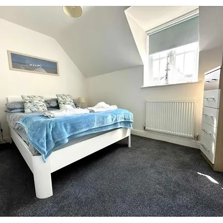 Dream Weaver 2 Bedroomed On The Bay, With On-site Gym And Swimming Pool