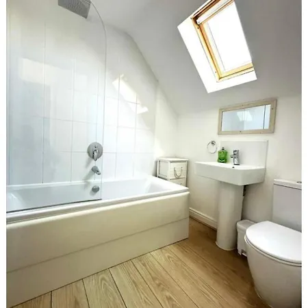 Dream Weaver 2 Bedroomed On The Bay, With On-site Gym And Swimming Pool Filey