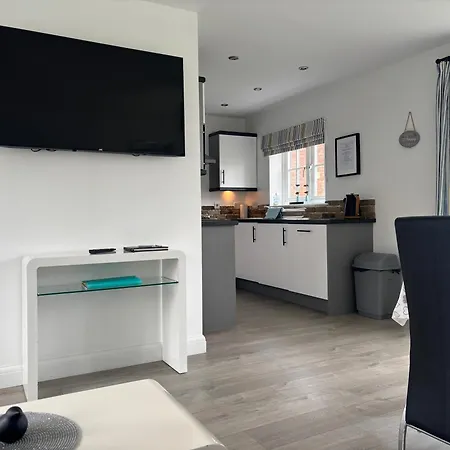 Dream Weaver 2 Bedroomed On The Bay, With On-site Gym And Swimming Pool Holiday home *