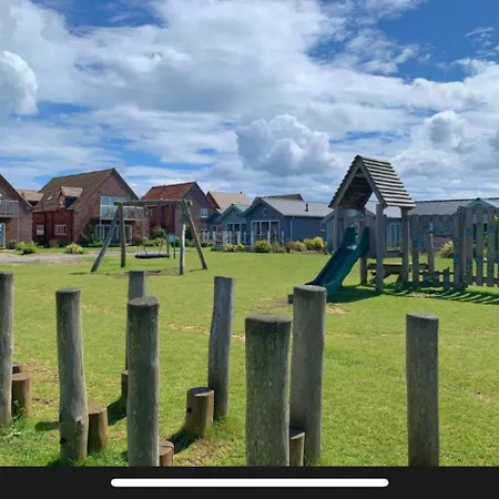 Dream Weaver 2 Bedroomed On The Bay, With On-site Gym And Swimming Pool Holiday home