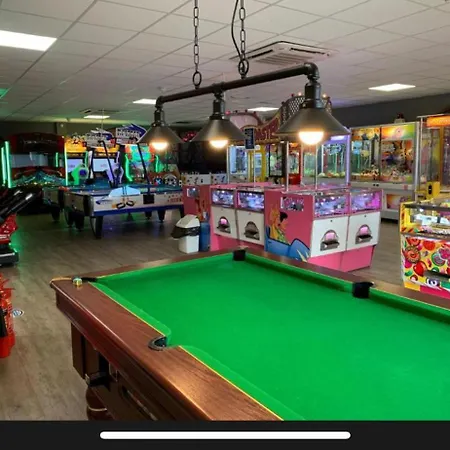 Holiday home Dream Weaver 2 Bedroomed On The Bay, With On-site Gym And Swimming Pool