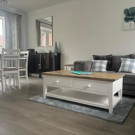 Holiday home Dream Weaver 2 Bedroomed On The Bay, With On-site Gym And Swimming Pool