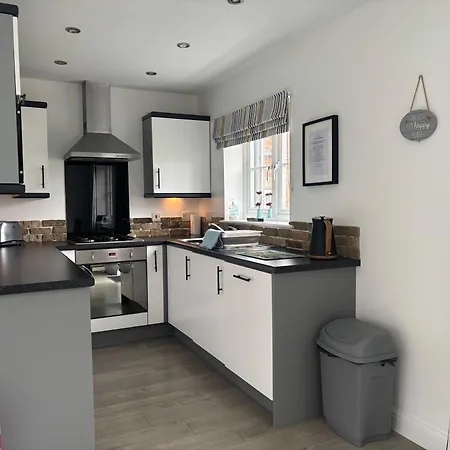 Dream Weaver 2 Bedroomed On The Bay, With On-site Gym And Swimming Pool *