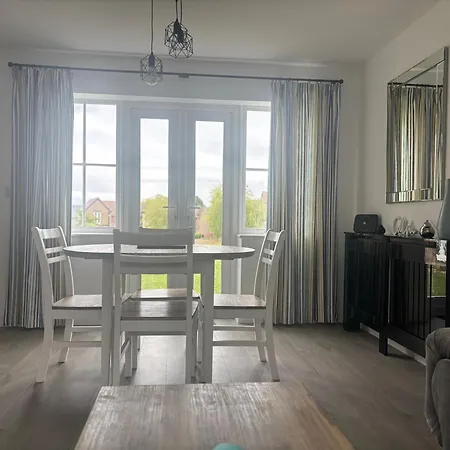 Dream Weaver 2 Bedroomed On The Bay, With On-site Gym And Swimming Pool * Filey