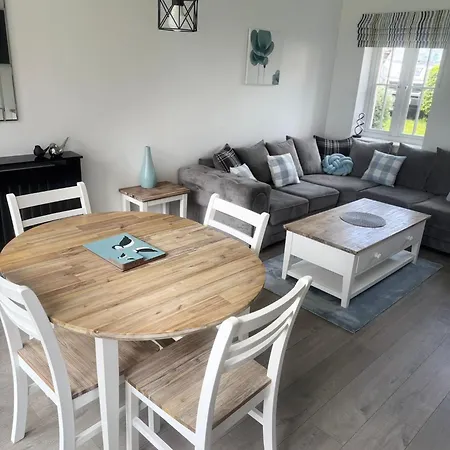 Dream Weaver 2 Bedroomed On The Bay, With On-site Gym And Swimming Pool Holiday home *