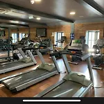 Dream Weaver 2 Bedroomed On The Bay, With On-site Gym And Swimming Pool *