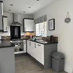 Dream Weaver 2 Bedroomed On The Bay, With On-site Gym And Swimming Pool *