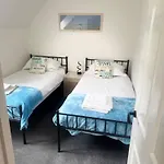 Dream Weaver 2 Bedroomed On The Bay, With On-site Gym And Swimming Pool *