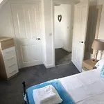 Dream Weaver 2 Bedroomed On The Bay, With On-site Gym And Swimming Pool